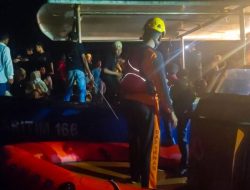 Evakuasi Penumpang Kapal Motor KM Inkamina Maritim 166 oleh Basarnas Natuna