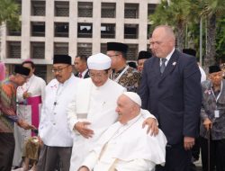 Paus Fransiskus Tekankan Dialog Antaragama Saat Kunjungi Masjid Istiqlal