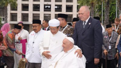 Paus Fransiskus Tekankan Dialog Antaragama Saat Kunjungi Masjid Istiqlal