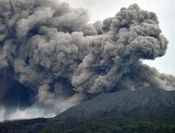 Gunung Marapi di Sumatera Barat Mengalami Erupsi