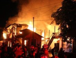 Kebakaran Melanda Balikpapan, Bangunan Dua Lantai Ambruk