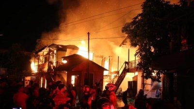 Kebakaran Melanda Balikpapan, Bangunan Dua Lantai Ambruk