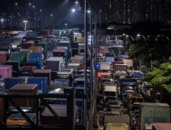 Kemacetan Parah Lumpuhkan Akses ke Tanjung Priok, Ratusan Truk Terjebak Sejak Subuh
