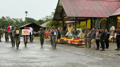Istimewa - Dua Jenazah Anggota Brimob Dilepas di Timika, Papua Tengah