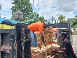 YPMAK Salurkan Bantuan Pangan untuk Korban Banjir di Kampung Miyoko, Mimika
