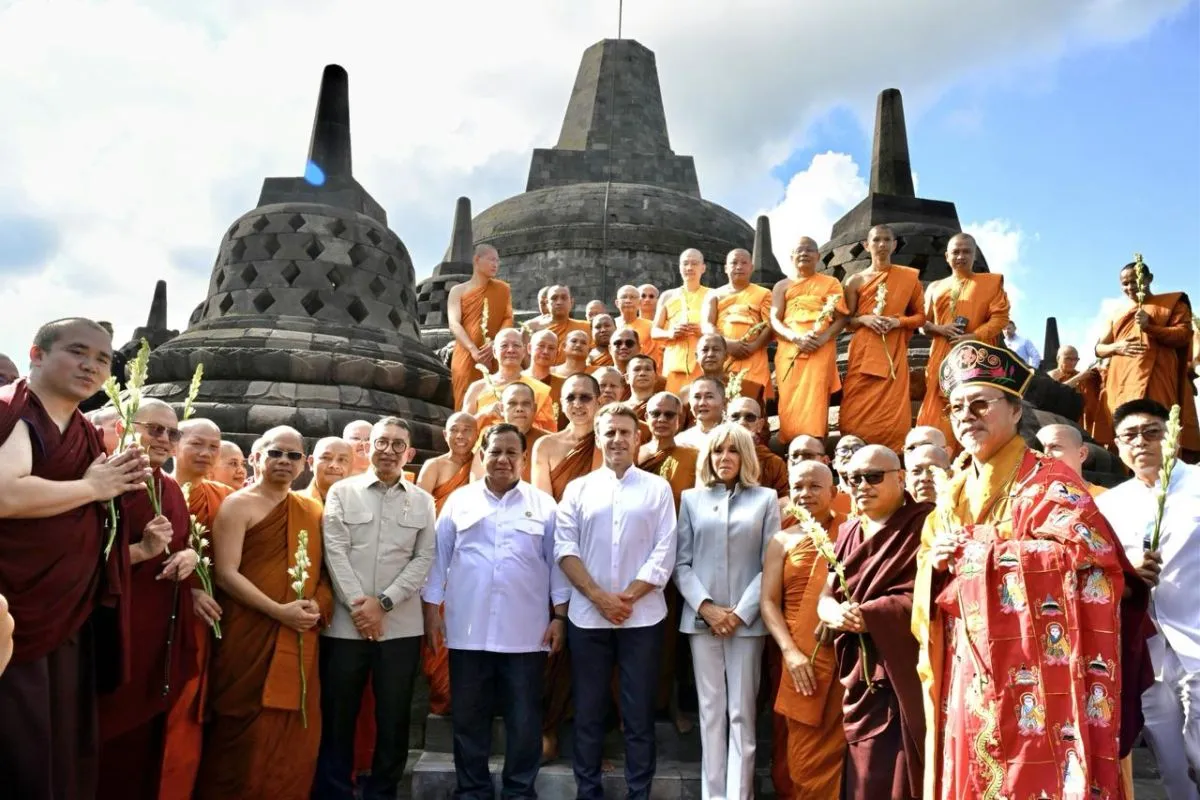 Menteri Kebudayaan Fadli Zon mendampingi Presiden Prabowo Subianto menerima kunjungan rombongan Pemerintah Prancis di Candi Borobudur, Magelang, Jawa Tengah.