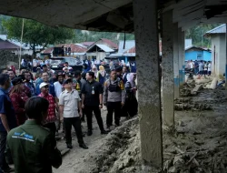 Wamendikdasmen Tinjau Sekolah Terdampak Banjir di Donggala, Pastikan Pembelajaran Tetap Berjalan