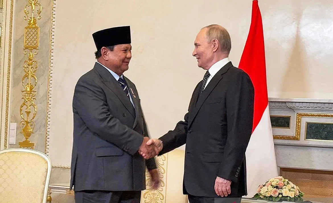 Prabowo-Putin Bertemu di St. Petersburg, Bahas Kerja Sama Strategis dan Perdamaian Global