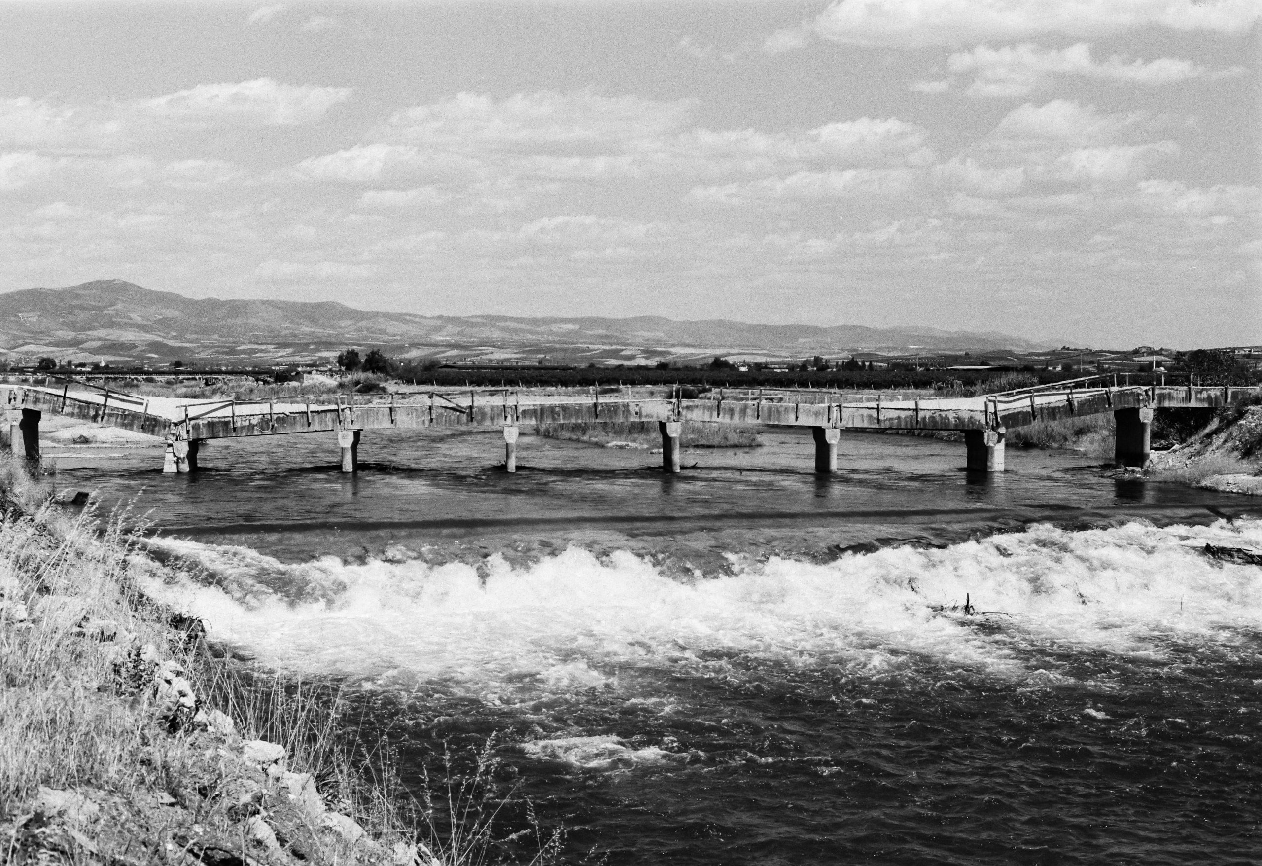 Ilustrasi - Sejumlah titik di Ambon banjir-longsor, satu meninggal tertimpa pohon