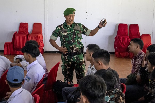 Bupati Purwakarta kembali kirim puluhan pelajar ke barak militer