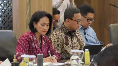 Menteri P2MI Abdul Kadir Karding dan Wamen Christina Aryani Hadiri Rapat di Kemenko Perekonomian