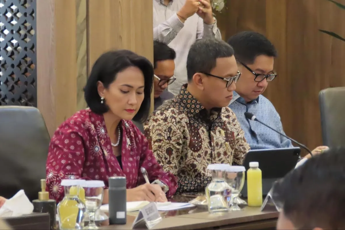 Menteri P2MI Abdul Kadir Karding dan Wamen Christina Aryani Hadiri Rapat di Kemenko Perekonomian