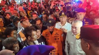 Menhub Serahkan Jenazah Korban KMP Tunu Pratama Jaya kepada Keluarga di Pelabuhan Ketapang