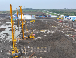 Prabowo Resmikan Groundbreaking Ekosistem Industri Baterai Kendaraan Listrik Terintegrasi di Karawang