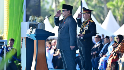 Presiden Prabowo Subianto bertindak selaku inspektur upacara pada Peringatan ke-79 Hari Bhayangkara Tahun 2025 di Monumen Nasional (Monas), Jakarta