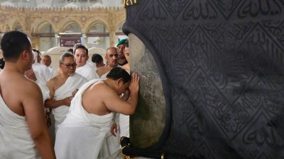 Prabowo Laksanakan Ibadah Umrah dan Sapa Jemaah Indonesia di Mekkah