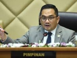 Ketua Komisi II DPR Nilai Putusan MK Soal Pemisahan Pemilu Kontradiktif