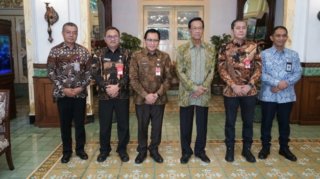 Jajaran Kemendagri bertemu dengan Gubernur DIY Sri Sultan Hamengku Buwono X di Kantor Gubernur DIY, Yogyakarta.
