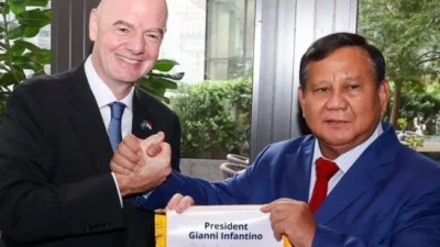 Momen Prabowo Subianto Berfoto Bersama Presiden FIFA di Sela Sidang Umum PBB
