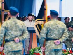 Presiden Prabowo Anugerahkan Pangkat Kehormatan di Kapal Perang, Tegaskan Nilai Kesetiaan pada Bangsa