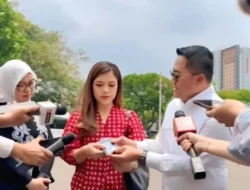 Diana Valencia Kembali Pegang ID Pers Istana, Gesturnya Jadi Sorotan Publik
