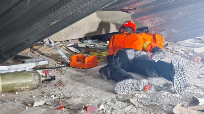vakuasi Korban Ponpes Al Khoziny, Tim SAR Gabungan Berpacu dengan Waktu.