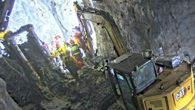 Tim Tanggap Darurat Freeport Evakuasi Korban Tambang Grasberg.