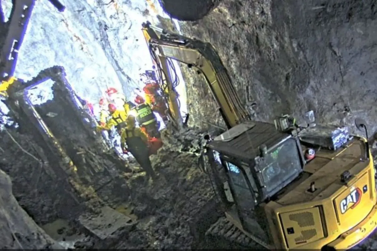 Tim Tanggap Darurat Freeport Evakuasi Korban Tambang Grasberg.