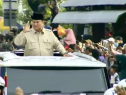 Rayakan HUT TNI, Presiden Prabowo Sapa Antusiasme Rakyat di Sekitar Monas