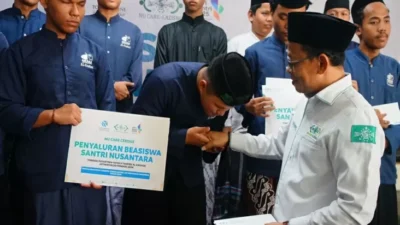 Wujud Peduli Pendidikan, NU Care–LAZISNU Salurkan Beasiswa di Ponpes Al-Anshor Bekasi