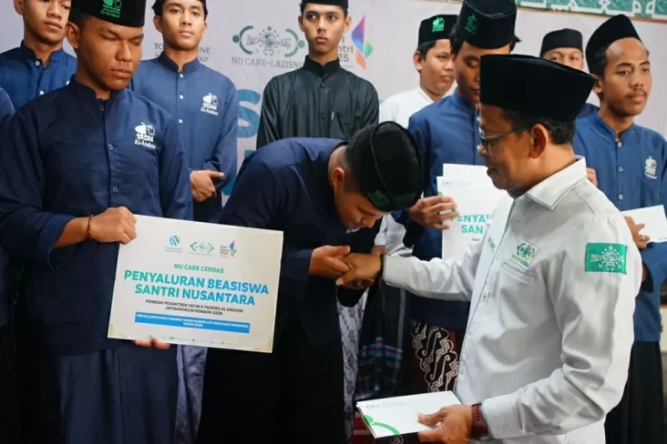 Wujud Peduli Pendidikan, NU Care–LAZISNU Salurkan Beasiswa di Ponpes Al-Anshor Bekasi