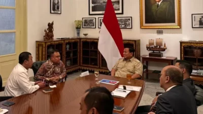 Presiden Prabowo Subianto Pimpin Pertemuan Strategis dengan Pejabat Negara di Istana Merdeka Di Istana Merdeka, Prabowo Bahas Isu Penting Bersama Sejumlah Pejabat Negara