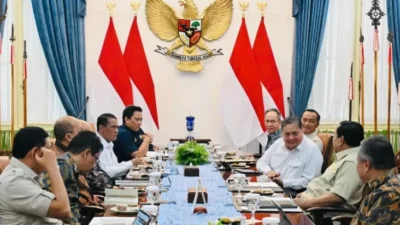 Presiden Prabowo Subianto memimpin ratas bersama sejumlah menteri bidang ekonomi di Istana Negara