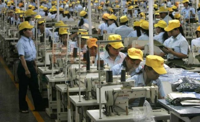 Ilustrasi kativitas Karyawan Pabrik