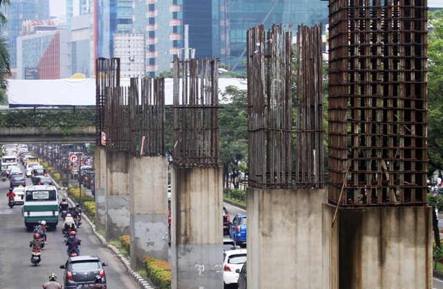 Tiang monorel Mangkrak