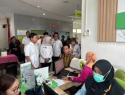 Wapres Gibran Ikuti Program Cek Kesehatan Gratis di Puskesmas Menteng