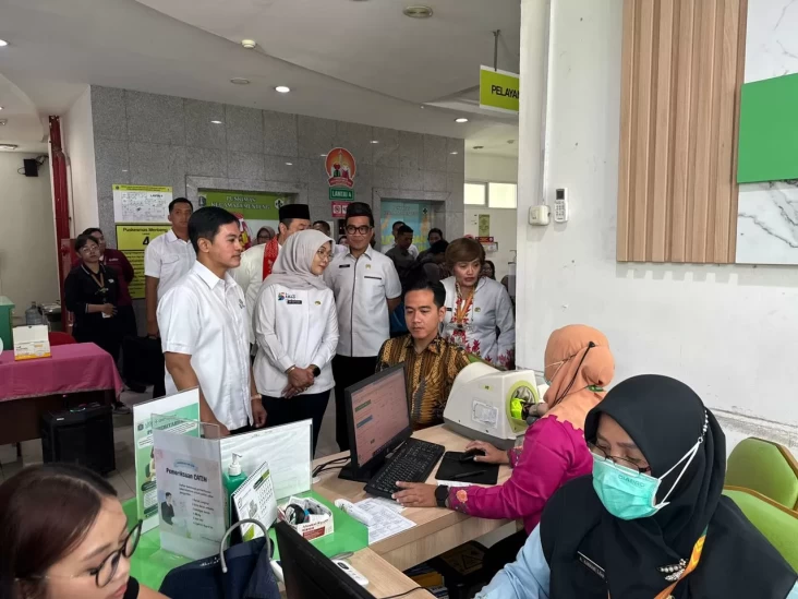 Wapres Gibran Kunjungi Puskesmas Menteng, Coba Program Cek Kesehatan Gratis