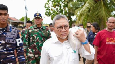 Viral Panggul Beras di Lokasi Banjir, Begini Tanggapan Santai Zulkifli Hasan