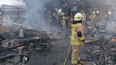 Pengecasan Mobil Listrik Diduga Picu Kebakaran di Jakarta Utara, 5 Orang Tewas Terjebak