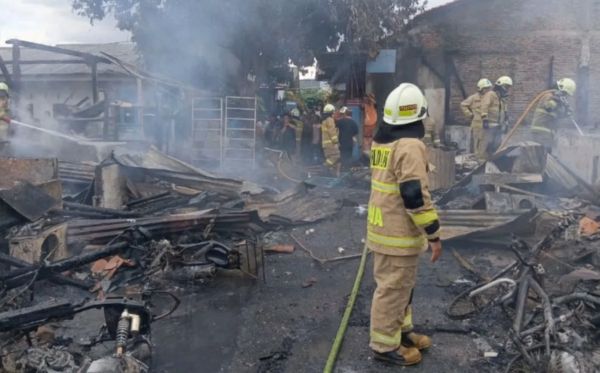 Pengecasan Mobil Listrik Diduga Picu Kebakaran di Jakarta Utara, 5 Orang Tewas Terjebak