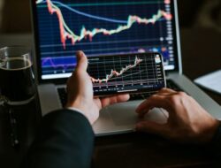 IHSG Terjun Bebas, DPR RI Bicara Blak-blakan Soal Free Float