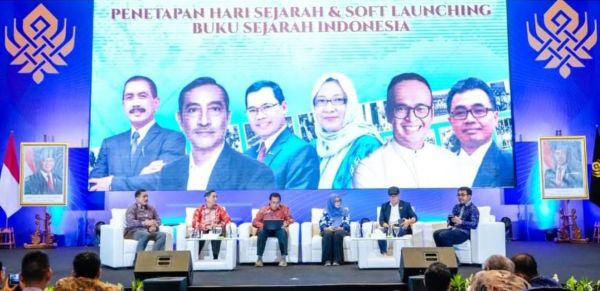 Kemenbud Luncurkan Buku Penulisan Ulang Sejarah Indonesia