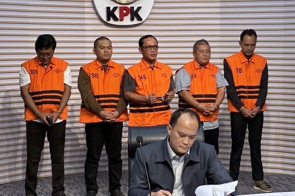 Terima Suap RP5,75 Miliar, KPK Tetapkan Bupati Lampung Tengah Tersangka Korupsi