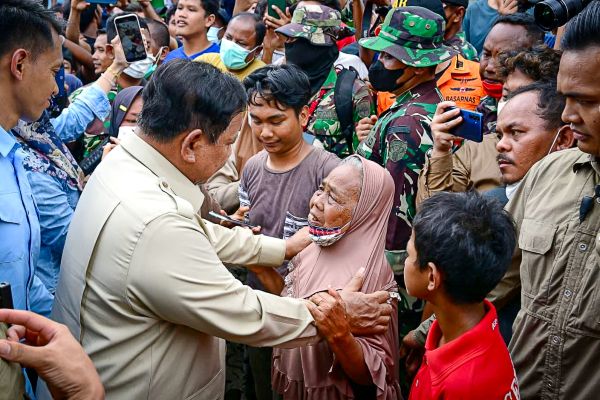 Tinjau Lokasi Bencana, Prabowo Mengungkap Kendala Pemulihan Listrik di Sumatra