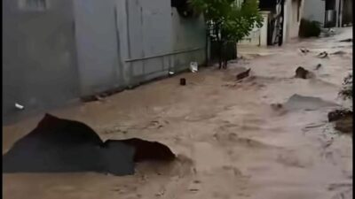 Viral Video Aspal Hanyut Terbawa Banjir di Cirebon, Polisi: Video Lama