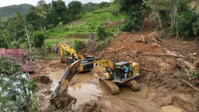 321 Titik Jalan Rusak, Penanganan Darurat di Sumbar Digenjot 25 Alat Berat