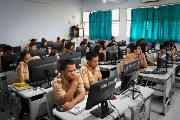 DPR Soroti Hasil TKA 2025, Nilai Matematika dan Bahasa Inggris Jadi Alarm