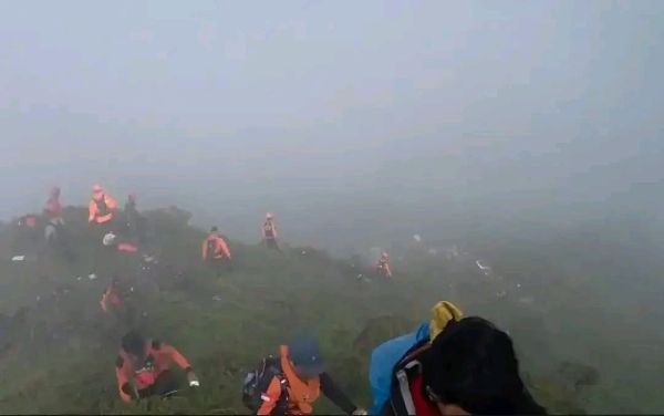 Operasi SAR Pesawat ATR 42-500: Korban Kedua Ditemukan di Gunung Bulusaraung