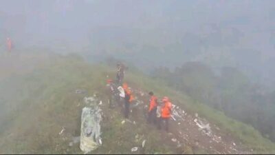 Evakuasi Pesawat ATR Terkendala Cuaca, Tim SAR Dirikan Tenda di Puncak Bulusaraung