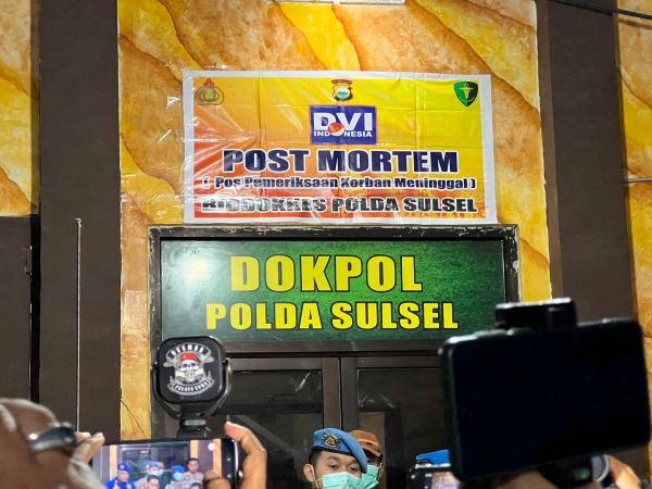 Jenazah Pramugari Korban Jatuhnya Pesawat ATR Tiba di Biddokkes Polda Sulsel